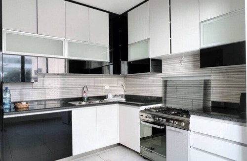 Achrafieh Apartamento | Modern 3BR Apt next to Hotel Dieu 24/7 Power
