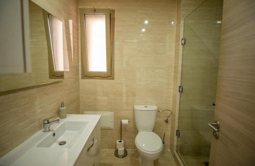 Menara Apartamento | Modern 3BR Apartment with Pool & Golf Views