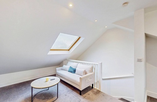 Hillside Apartamento | Modern 3BR APT,25 Min to AELTC Tennis Championship