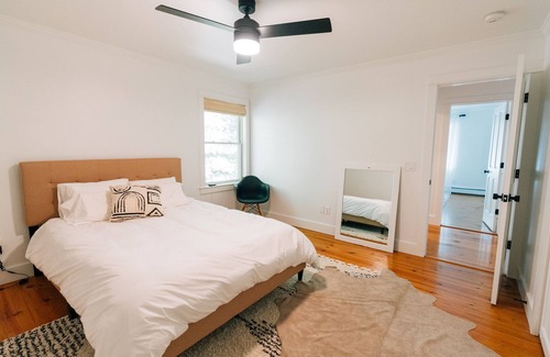 Stone Ridge Casa | Modern 3BR Barnhouse with Fireplace & Hi Speed Wifi