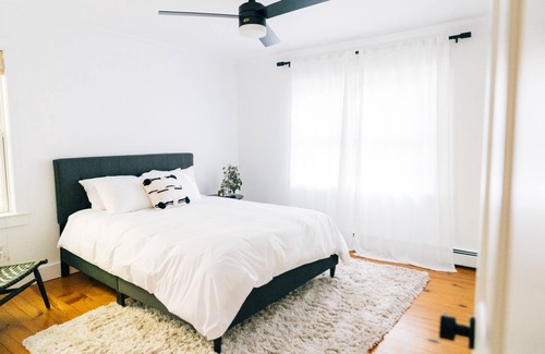 Stone Ridge Casa | Modern 3BR Barnhouse with Fireplace & Hi Speed Wifi
