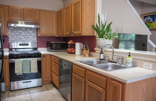 Pflugerville Casa | Modern 3BR by Park, Sleeps 8, 1Gig Wi-Fi, Garage Parking