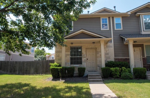 Pflugerville Casa | Modern 3BR by Park, Sleeps 8, 1Gig Wi-Fi, Garage Parking