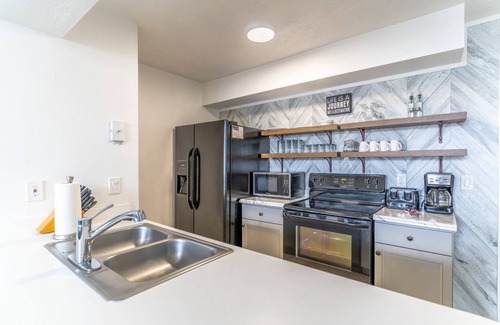 Campbell Condominio | Updated Royal Palm Bay Resort Condo | Sleeps 8