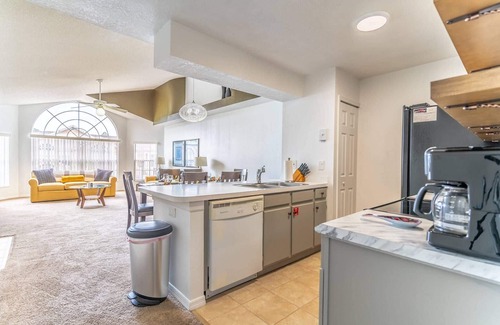 Campbell Condominio | Updated Royal Palm Bay Resort Condo | Sleeps 8