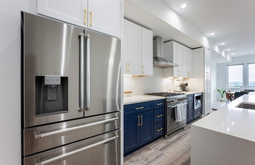 Petworth Apartamento | Modern 3BR Condo, Rooftop & Downtown Views