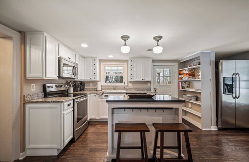 Ridgeway Otro | Modern 3BR Country Farmhouse