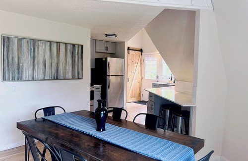 Eatonville Apartamento | Modern 3BR Dome away from Home w/Hot Tub, Fire Pit ~ 22 mi to Mt. Rainier