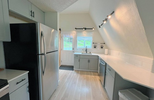 Eatonville Apartamento | Modern 3BR Dome away from Home w/Hot Tub, Fire Pit ~ 22 mi to Mt. Rainier