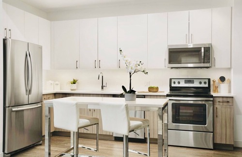 Cambridgeport Apartamento | Modern 3BR Escape in Cambridge – Pool, Gym & All the Perks!