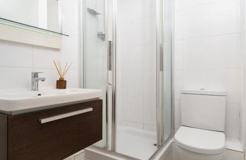 Spitalfields Apartamento | Modern 3BR - Flat Sleeps 8 - Walk to Liverpool St
