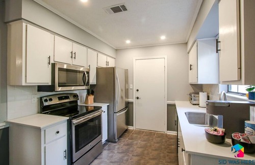 Savannah Casa | Modern 3BR Home, 25 Mins to Tybee + Pets