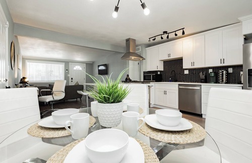 Winchester Casa | Modern 3BR Home w/ Backyard Oasis, Near the Strip