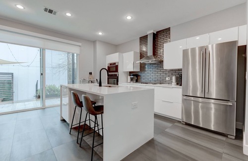 MLK Casa | Modern 3BR Home w/ Backyard, BBQ grill & Sauna!