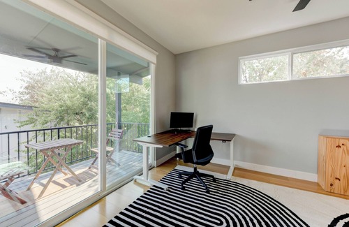 MLK Casa | Modern 3BR Home w/ Backyard, BBQ grill & Sauna!