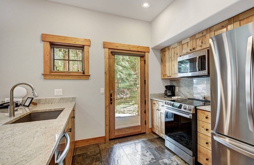 Breckenridge Condominio | Modern 3br Mountain - Winter Escape Mins To Slopes 3 Bedroom Townhouse by RedAwning