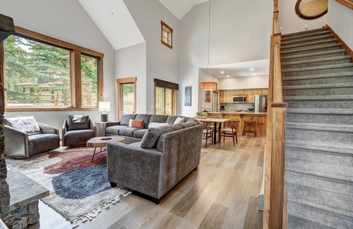Breckenridge Condominio | Modern 3br Mountain - Winter Escape Mins To Slopes 3 Bedroom Townhouse by RedAwning