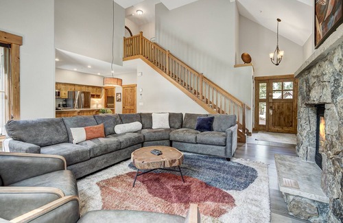 Breckenridge Condominio | Modern 3br Mountain - Winter Escape Mins To Slopes 3 Bedroom Townhouse by RedAwning