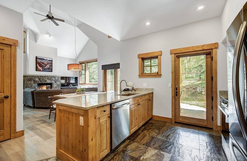 Breckenridge Condominio | Modern 3br Mountain - Winter Escape Mins To Slopes 3 Bedroom Townhouse by RedAwning