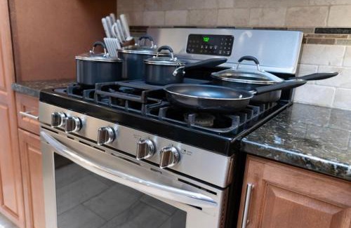 Kearny Apartamento | Modern 3BR Near EWR, Parking, 25 Min NYC