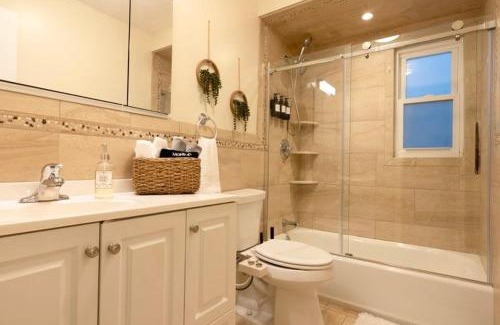 Kearny Apartamento | Modern 3BR Near EWR, Parking, 25 Min NYC
