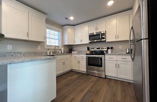 Gastonia Casa | Modern 3BR New Build - King Bed + Roku TVs
