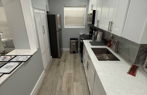 Central Fort Lauderdale Villa | ✨ Modern home with BBQ and garden, near downtown