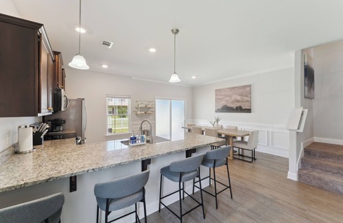 Port Wentworth Casa | Modern 3BR Pool Gym Near Savannah & Airport Dog Friendly Fenced Yard