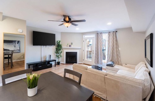 Downtown Baltimore Casa | Modern 3BR Retreat with BBQ & Smart TV