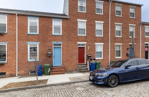 Downtown Baltimore Casa | Modern 3BR Retreat with BBQ & Smart TV
