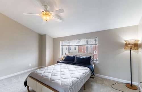 Downtown Baltimore Casa | Modern 3BR Retreat with BBQ & Smart TV