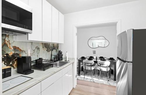 West New York Apartamento | Modern 3BR Stay - Up to 7 Guests - 20 Mins to NYC