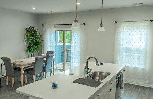 Cary Casa | Modern 3BR Townhouse Near RDU & Hospitals