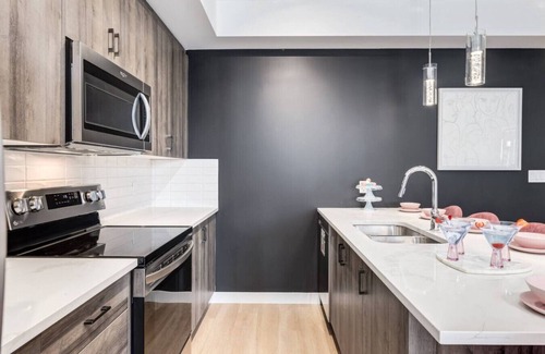 Bridgeland Condominio | Modern 3BR unit in the heart of Calgary