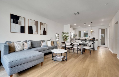 California Terraces Casa | Modern 3BR w/AC + Office & EV Charger – Near border, Sesame Place & Amphiteater
