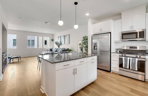 California Terraces Casa | Modern 3BR w/AC + Office & EV Charger – Near border, Sesame Place & Amphiteater