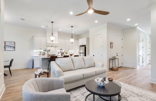 Youngsville Casa | Luxury, family friendly, backyard, private parking, Youngsville!!