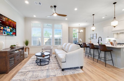 Youngsville Casa | Luxury, family friendly, backyard, private parking, Youngsville!!