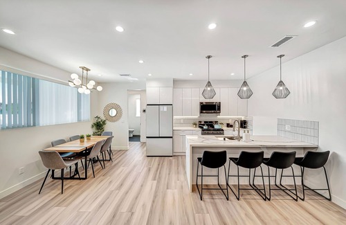 Reseda Casa | Modern 3BR W/King Bed, Gated Pool & BBQ Oasis
