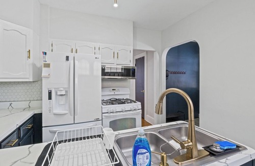 Rochester Casa | Modern 3br w/KING master. Mins to Strong, UR, RIT