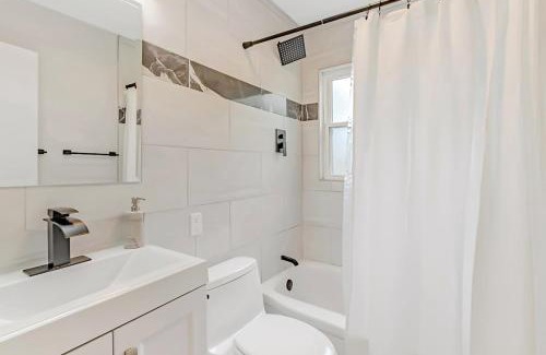Park Forest Village Casa | Modern 3BR With Big Kitchen & TV Rm