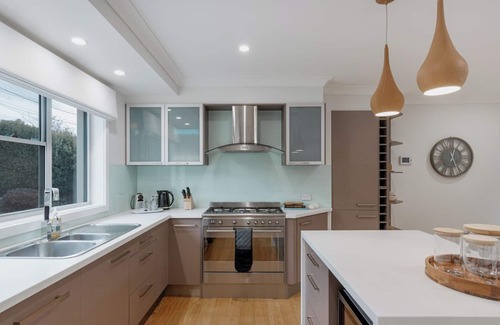 Waramanga Casa | Modern 3BR with gardens in Waramanga