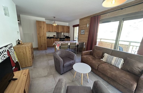 Champagny-en-Vanoise Apartamento | Apartamento moderno 4* con 2 habitaciones, balcón, parking, wifi y mascotas permitidas