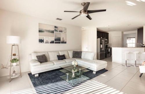 Port Saint Lucie Casa | Modern 4 Bdr Home near Tradition Town Center