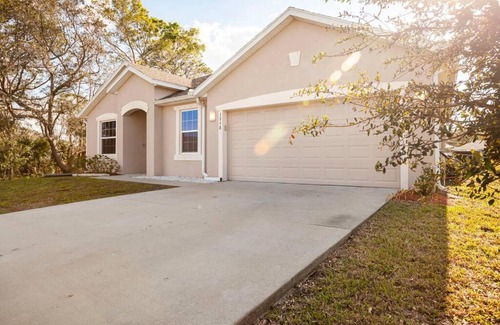 Port Saint Lucie Casa | Modern 4 Bdr Home near Tradition Town Center