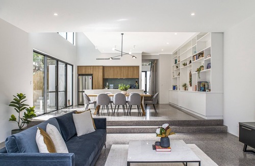 West Leederville Casa | Modern 4-Bed Double-Story House with Patio