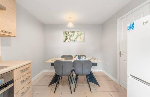 Coventry Apartamento | Modern 4-Bed Close to Jaguar Whitley & City Centre