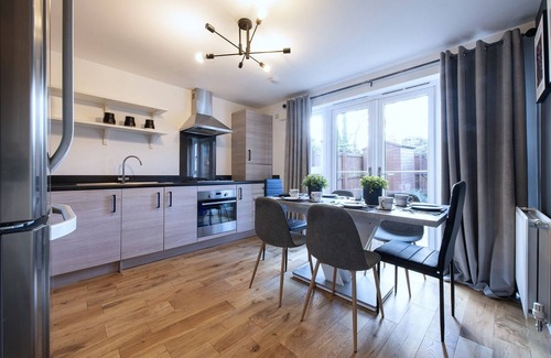 Liberton Casa | MODERN 4-BED EDINBURGH HOUSE WITH PRIVATE PARKING