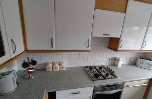 Walsall Casa | Modern 4 Bed House For Contractors & Families Free parking, M6, local amenities