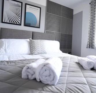 Lincoln Casa | Modern 4 bed - Lincoln - Parking
